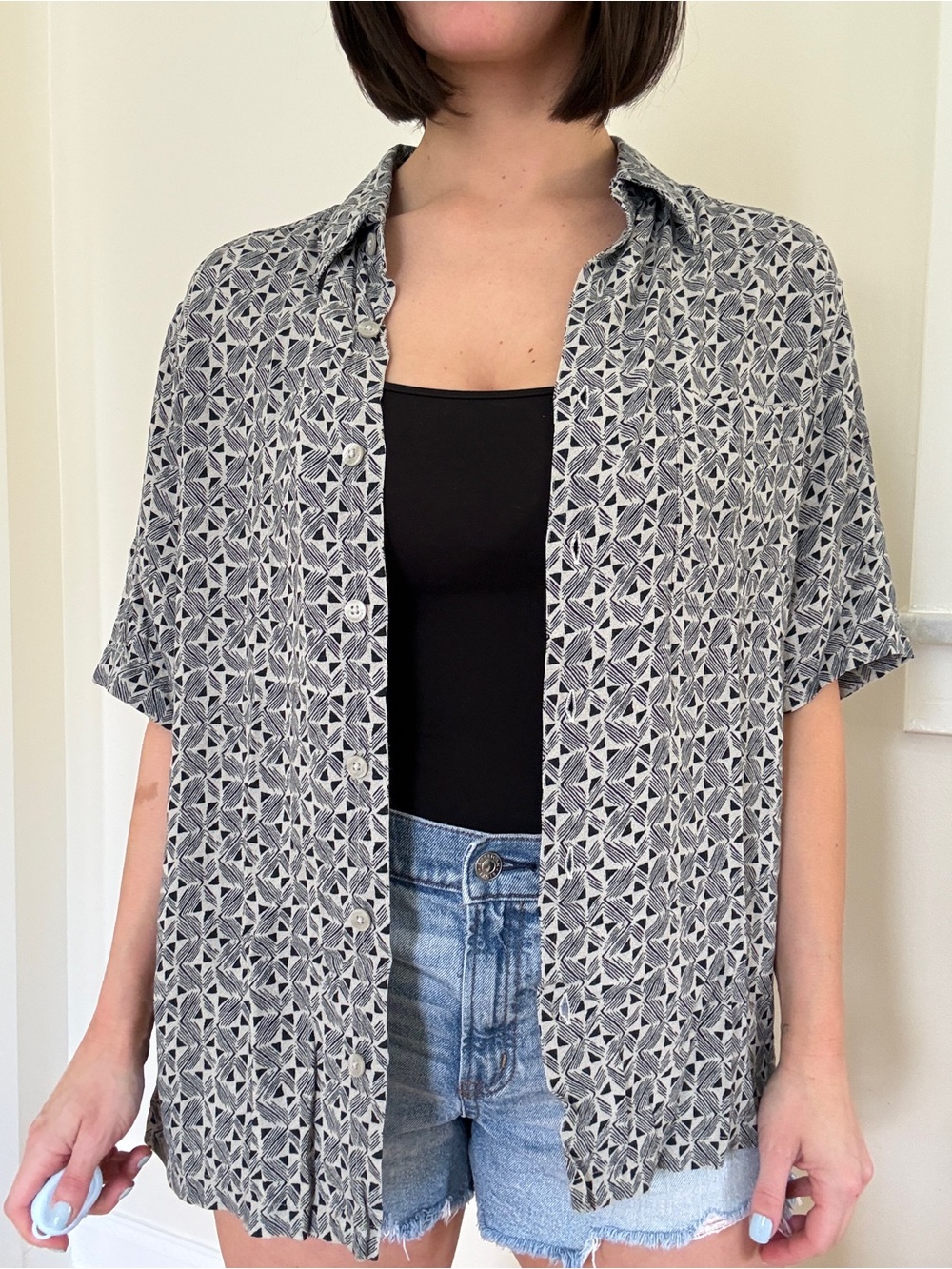Claiborne Black & White Geometric Button-Up Shirt L
